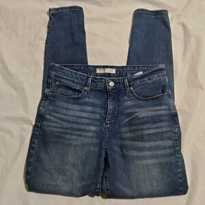 Levi Strauss Signature Women’s 12L(31x31) Mid-Rise Totally Shaping Skinny Jeans